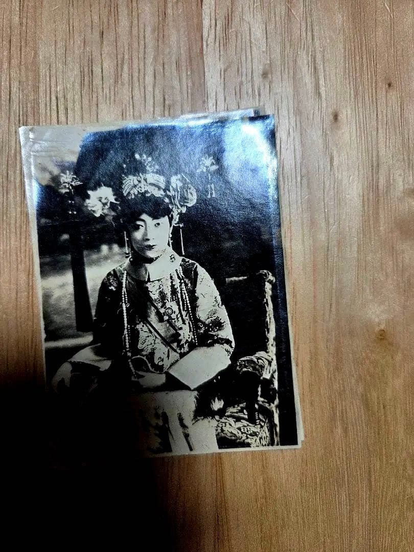 清朝最後の皇帝である愛新覚羅溥儀の皇后、婉容（えんよう）の写真