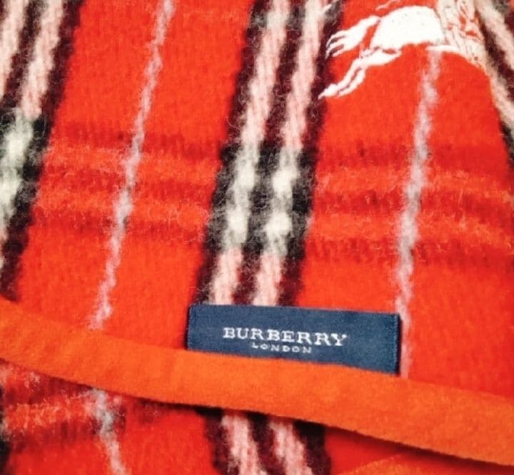 BURBERRYバーバリー　ウール100%ブランケット厚手（レッド）