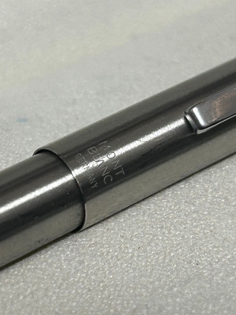 希少品。MONT BLANC シルバー 4色ボールペン