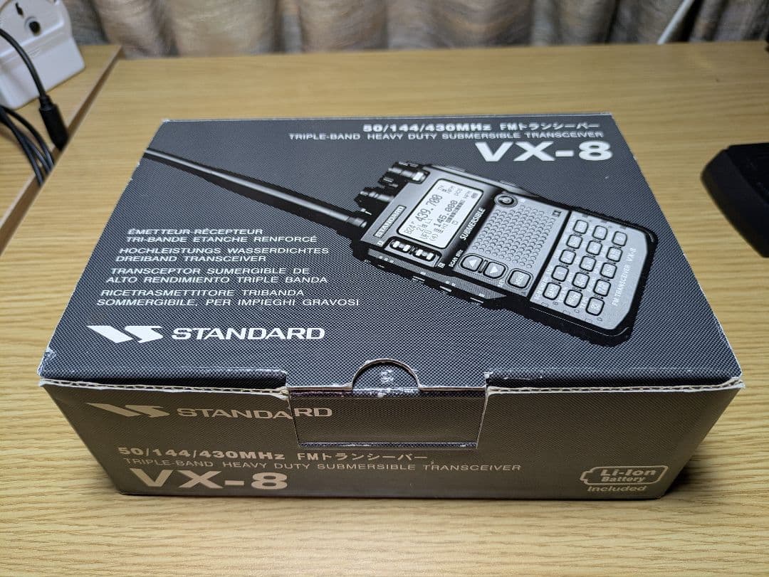 バーテックススタンダード　VX-8 トリプルバンドトランシーバー