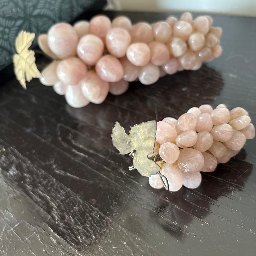 石のピンクの葡萄(大小２個)