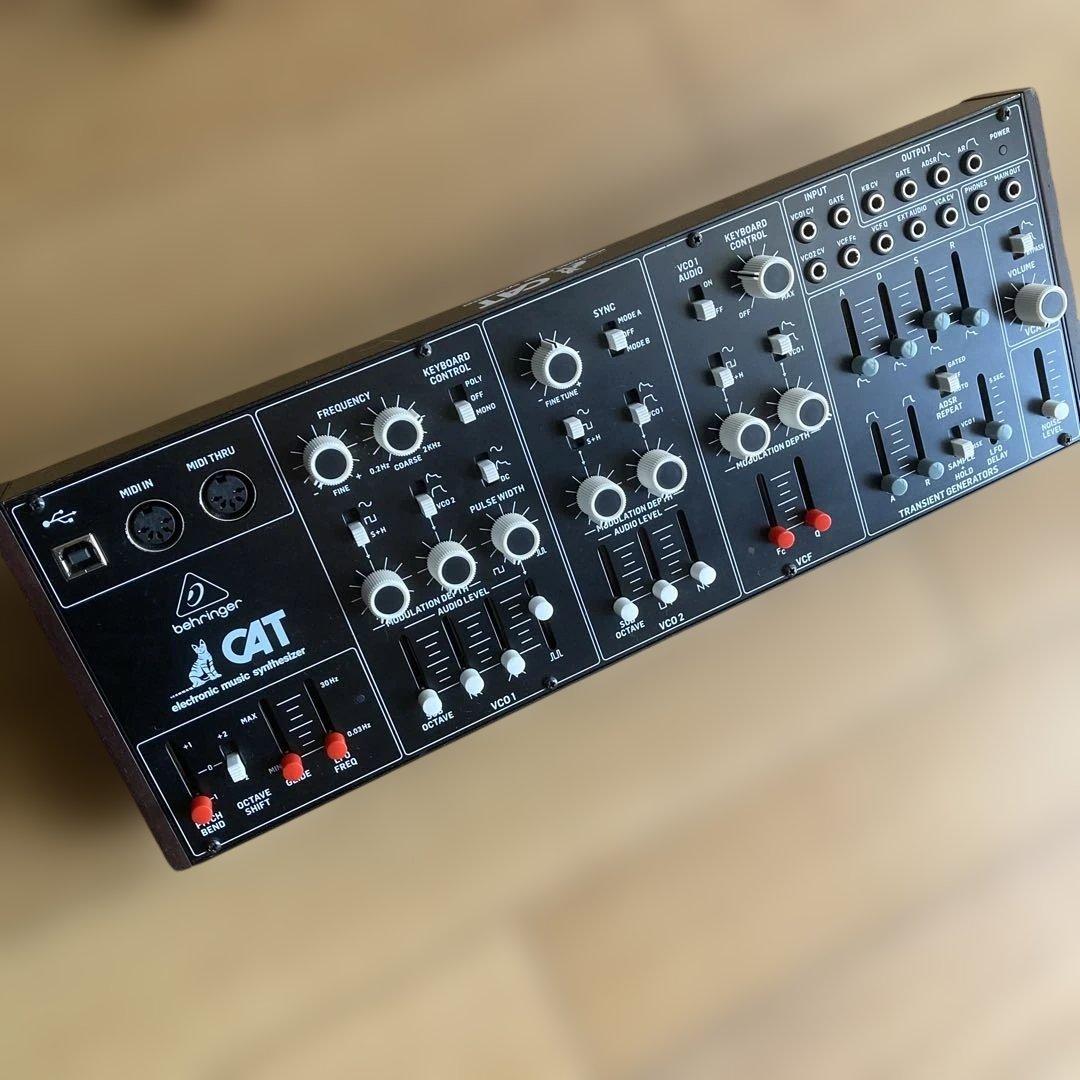 Behringer CAT デュオフォニックアナログシンセサイザ