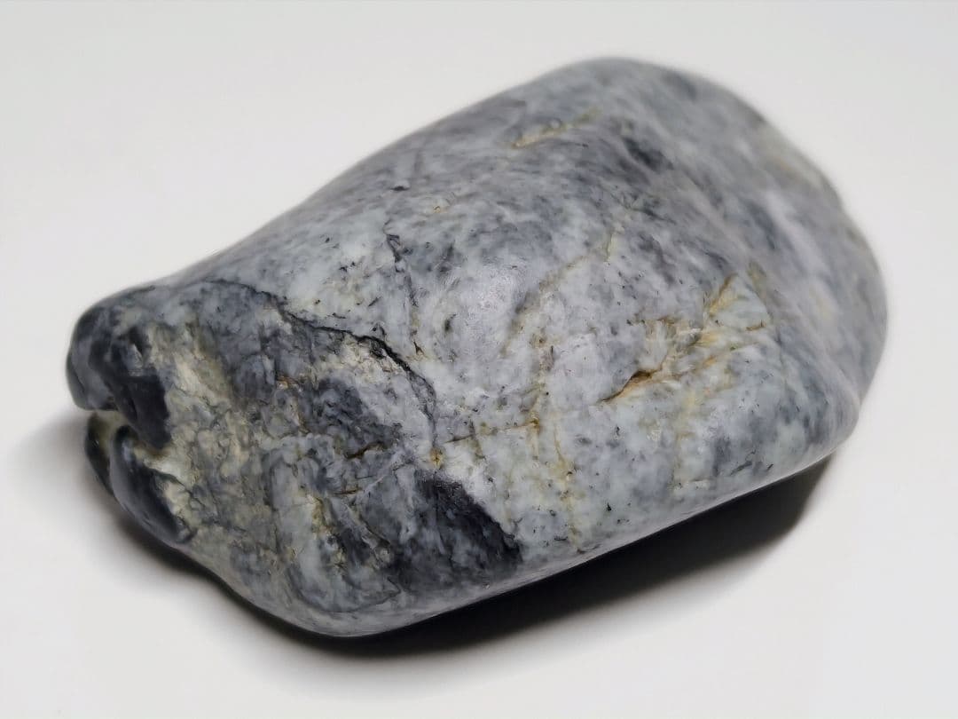 糸魚川139 翡翠 124g ヒスイ 原石 鑑賞石 自然石 誕生石 鉱物 鉱石