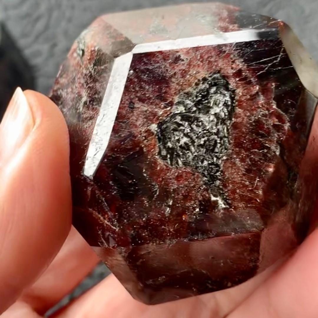 ダークレッドの12面体結晶ガーネット(Lサイズ5)ポリッシュ