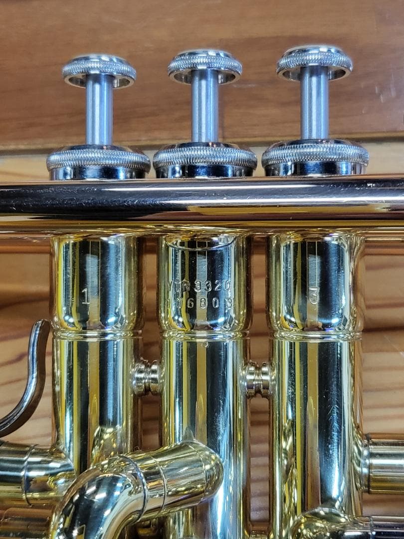 YAMAHAトランペット YTR3320 本体とケース、スタンド付属
