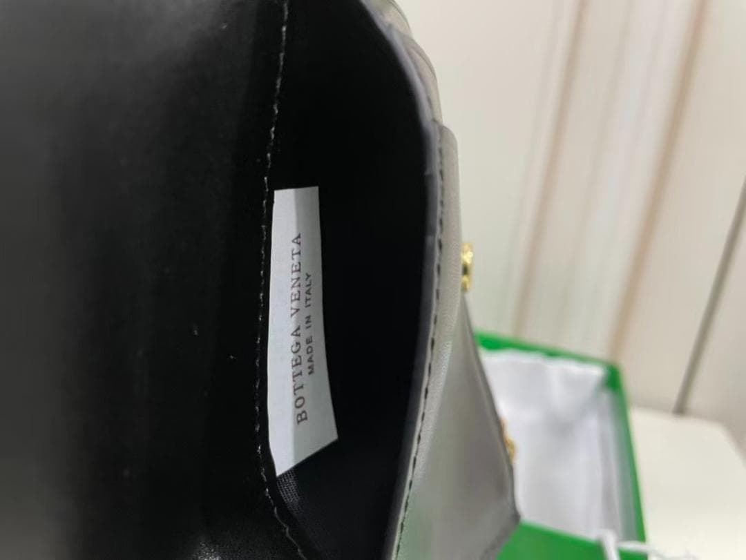 早い者勝ち！ブラック二つ折り財布