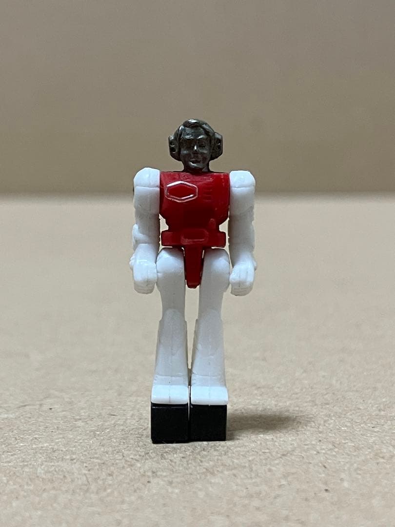 ダイアクロン隊員　ミニプラ　ミクロマン　タカラ　白赤　消しゴム