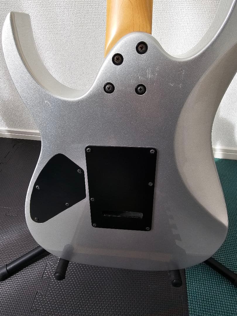 江*彰様 Ibanez RG シルバー エレキギター 社外ソフトケース付き