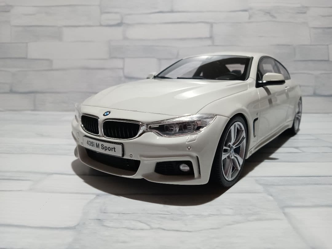 1/18  M435i ホワイト　ミニカー　4シリーズ