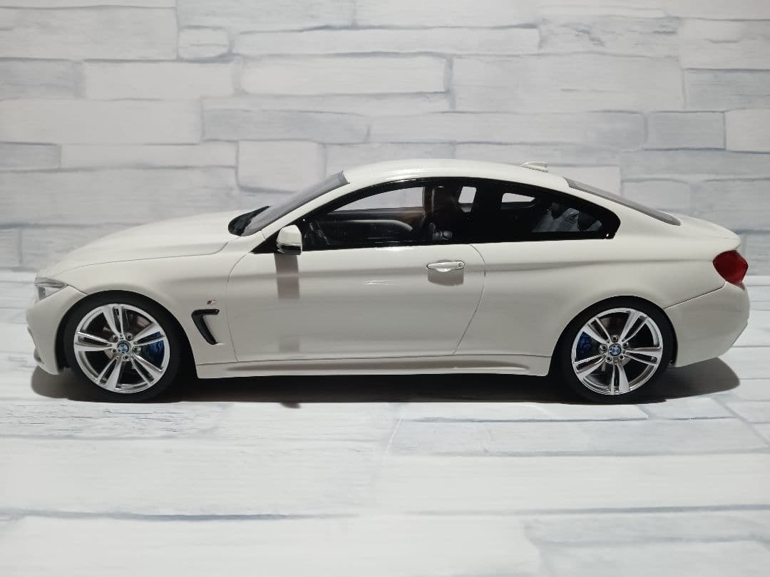 1/18  M435i ホワイト　ミニカー　4シリーズ