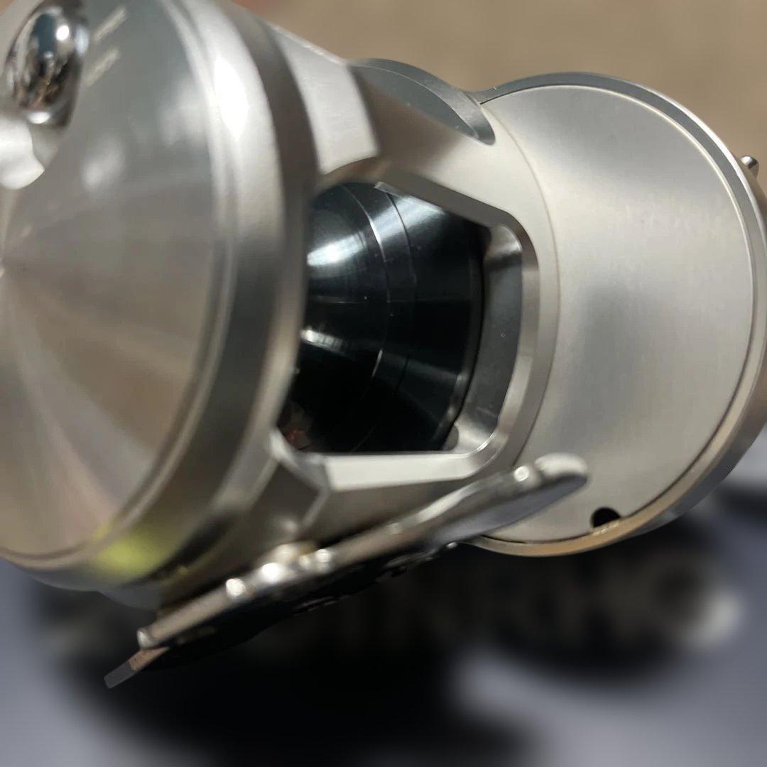 シマノ17 オシアジガーOCEA JIGGER 2001NRHG （左）美品。