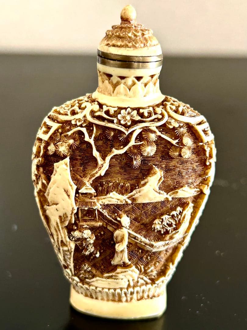 【中華民国骨董】ヴィンテージ 中国 彫刻樹脂 スナフボトル マッチングトップ4点