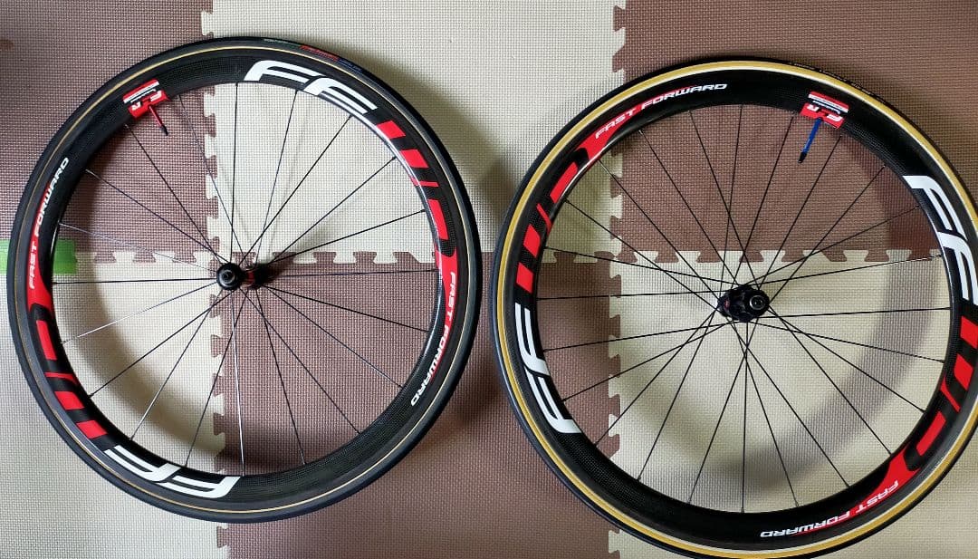 ファストフォワード FFWD F4R カーボンホイールセット タイヤ２本付