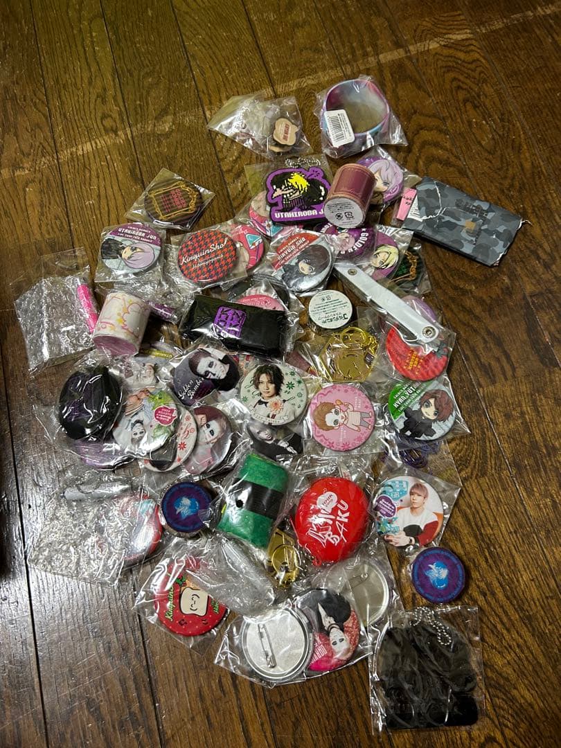 る*べ様 ゴールデンボンバー　グッズ　まとめ売り　缶バッジ　キーホルダー　ハンド