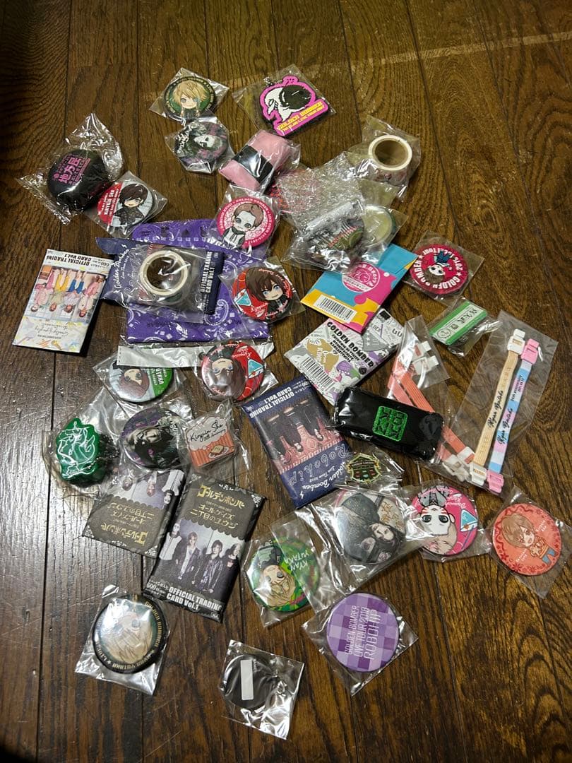 る*べ様 ゴールデンボンバー　グッズ　まとめ売り　缶バッジ　キーホルダー　ハンド