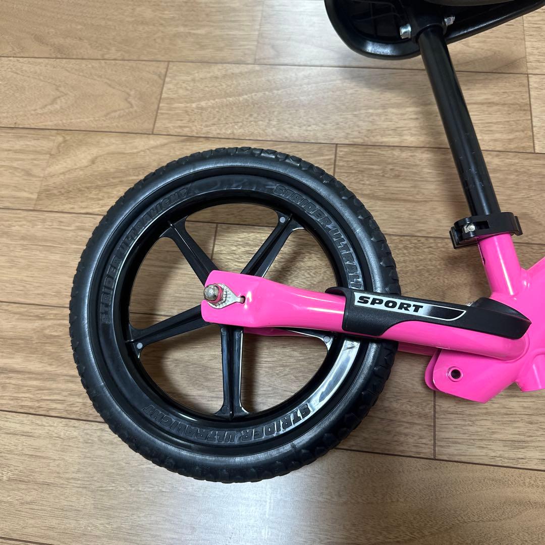 ストライダー12インチ　ピンク　純正マルチバイクスタンド付き
