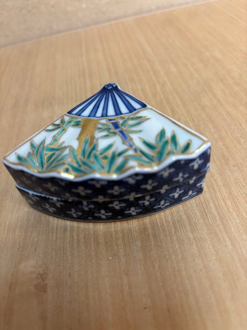 香合　金彩染付　開扇　西村徳泉作