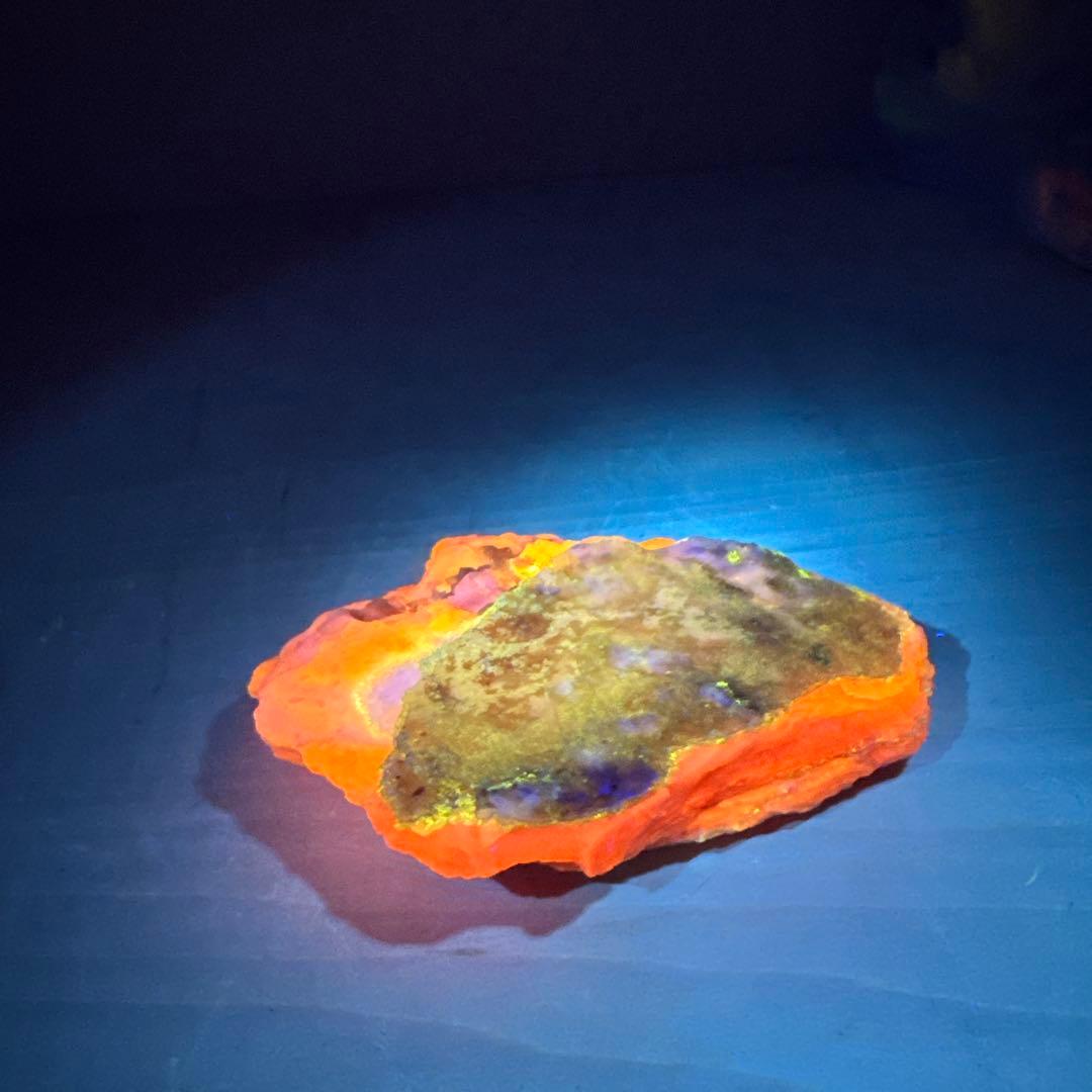 松田 北海道石　然別オパール　蛍光オパール116g