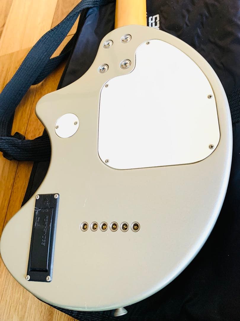 貴重美品【FERNANDES】エレキギター/ウルトラマンZO-3/ぞうさんギター