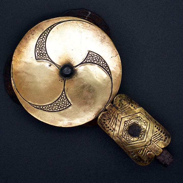 江戸　馬飾り　真鍮　家紋　杏葉(ぎょうよう) 右三つ巴紋