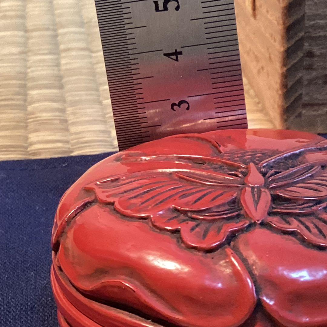 茶道具　蝶と花文香合　根来か