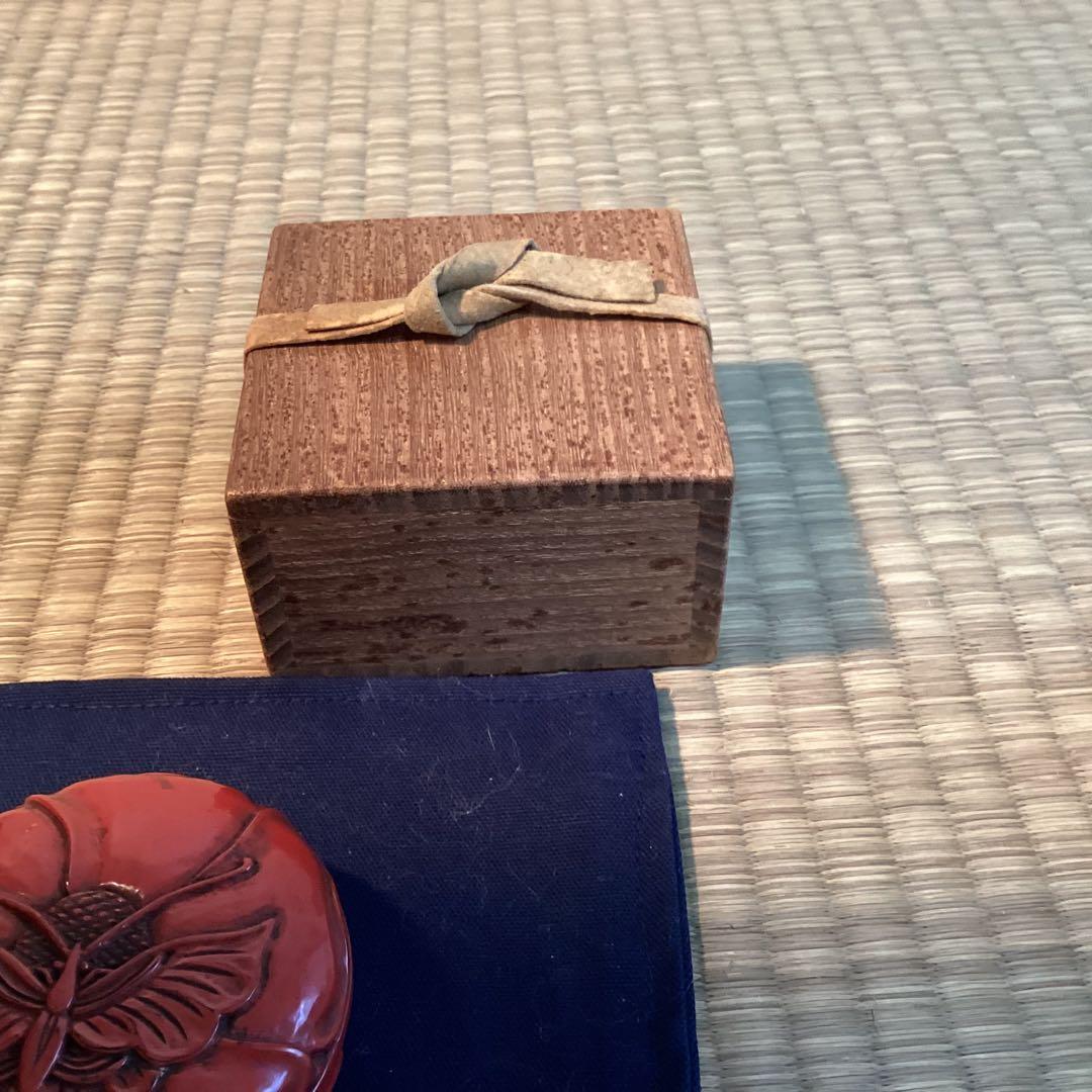 茶道具　蝶と花文香合　根来か