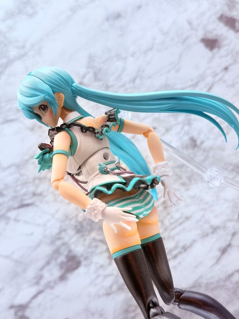 づ*し様 30ms 初音ミクっぽく　全塗装完成品