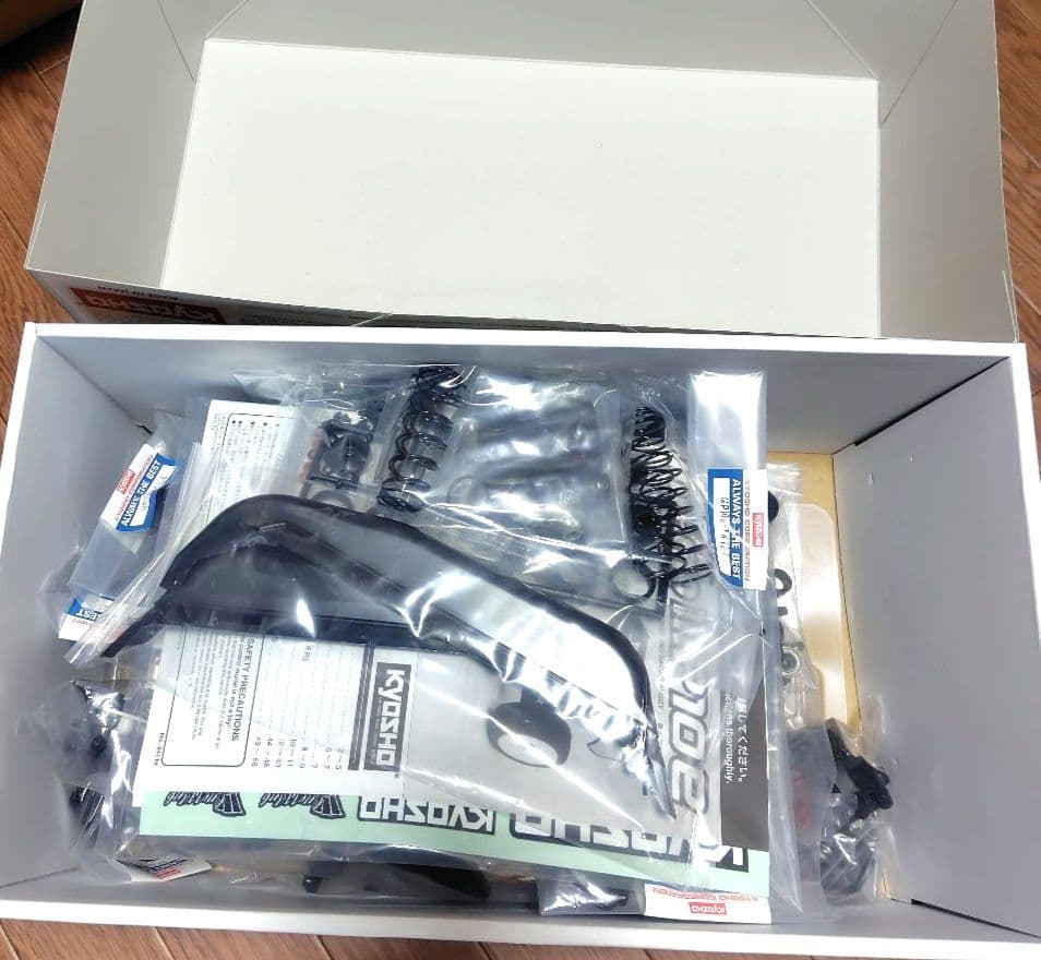 [尾崎] 　京商インファーノ　MP10e TKI2組み立てキット