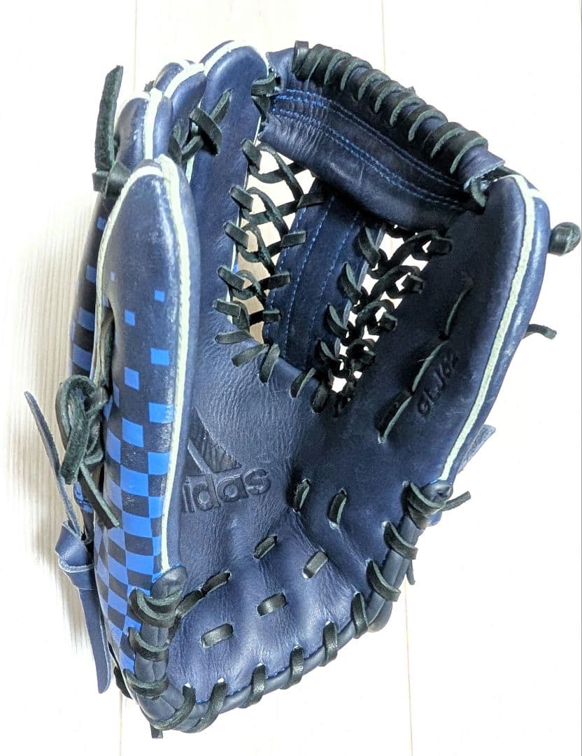 アディダス　軟式一般用グローブ　青　チェック柄