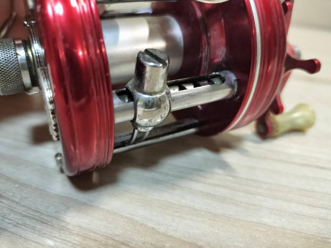 ★アブガルシア　アンバサダー5000C　ビンテージ　リール　赤＃00