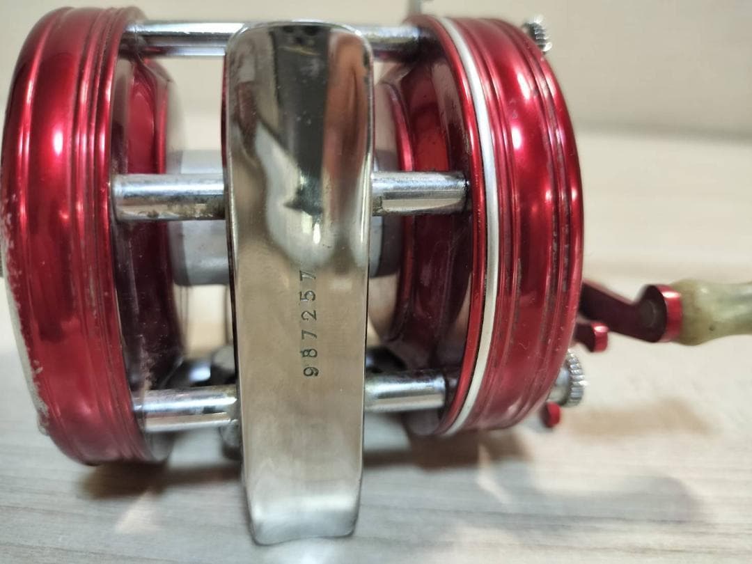 ★アブガルシア　アンバサダー5000C　ビンテージ　リール　赤＃00