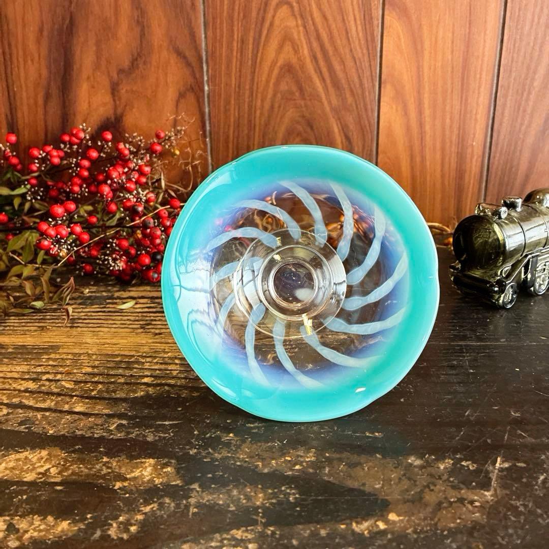 骨董　時代ガラス　希少　翡翠色乳白色暈し　流線紋　花型　朝顔コップ　氷コップ１客