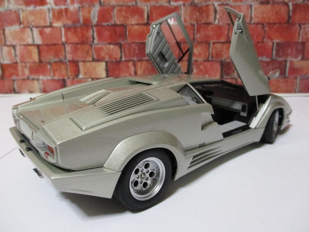 オートアート　1/18 ランボルギーニカウンタック 25th アニバーサリー