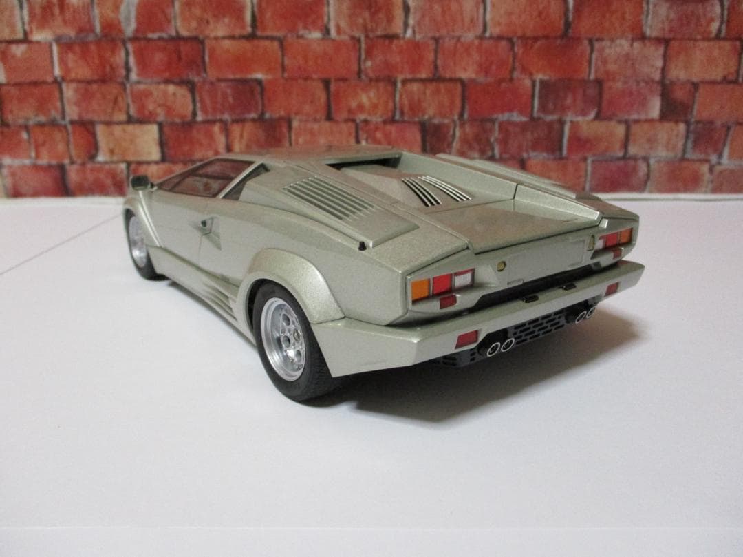 オートアート　1/18 ランボルギーニカウンタック 25th アニバーサリー