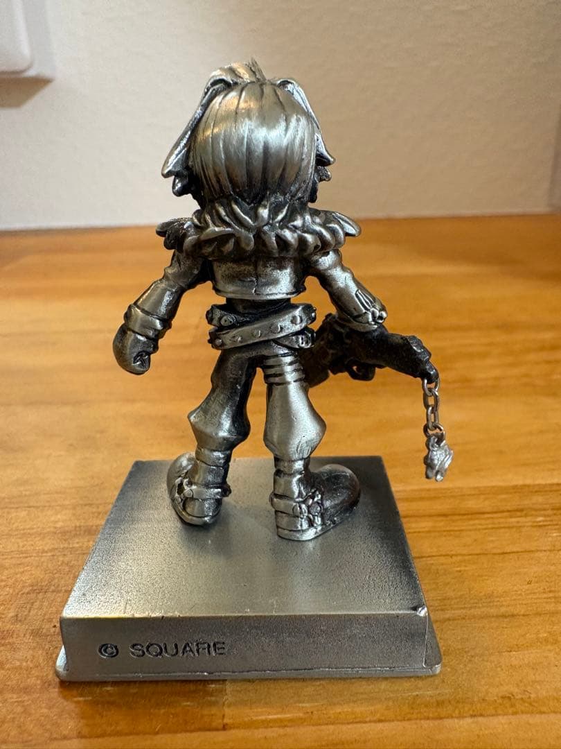 FINAL FANTASY VIIIスコール　クロムフィギュア