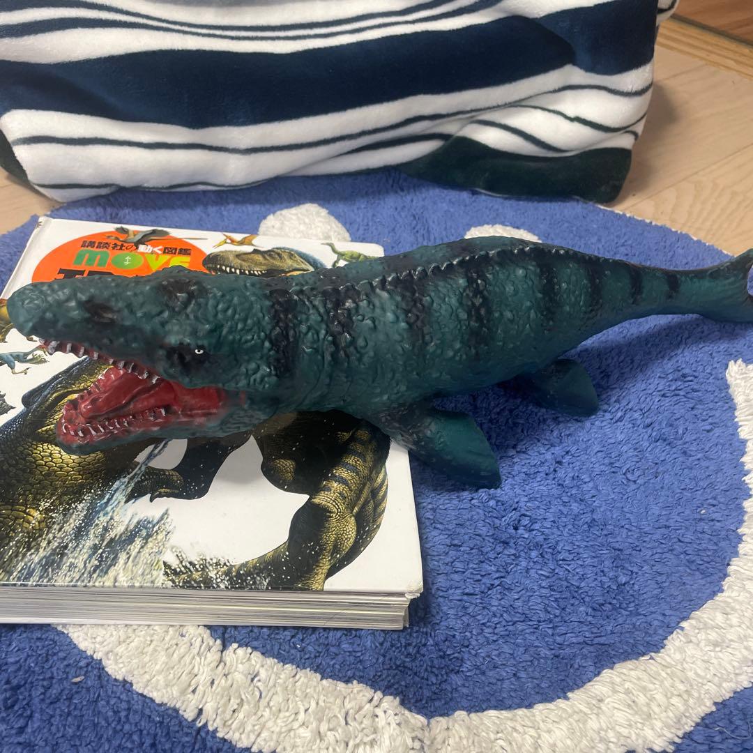 恐竜フィギュア6体セットとモササウルスと図鑑