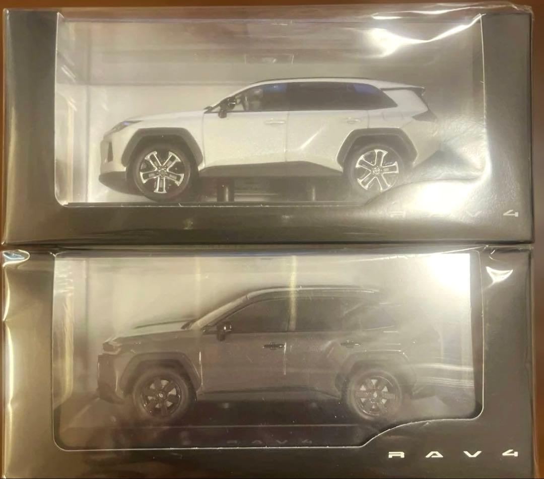 トヨタRAV4ZハイブリッドAdventureミニカー1/30カラーサンプル2台