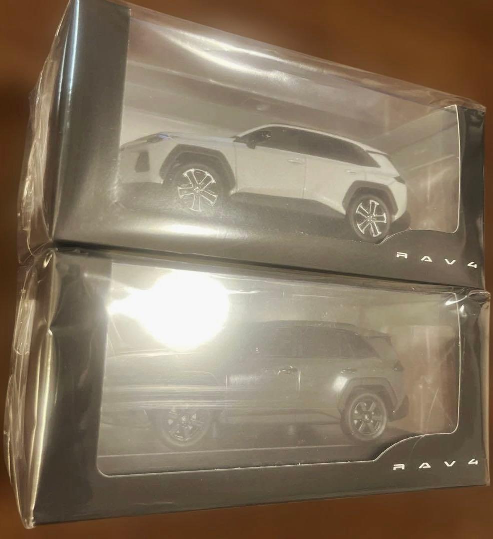 トヨタRAV4ZハイブリッドAdventureミニカー1/30カラーサンプル2台