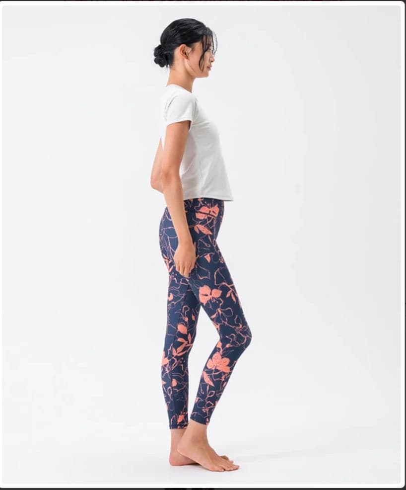 最新作【SUKALA】カップ付きTee＆レギンスセットアップ　ネイビーLL