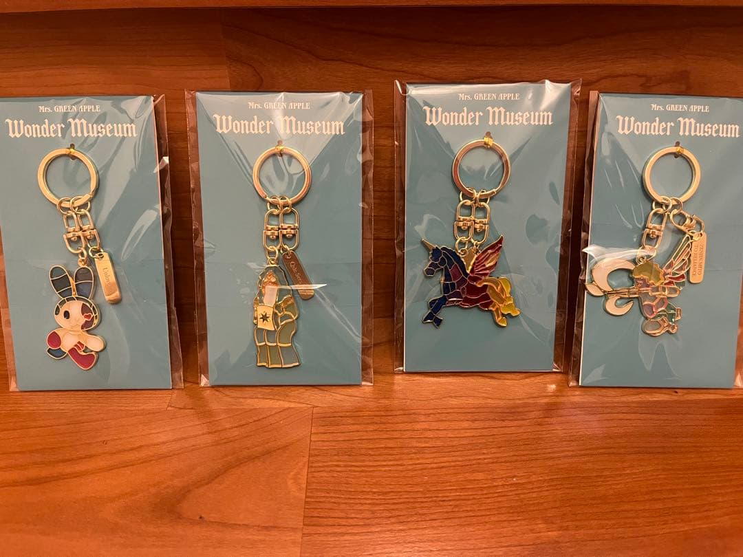 Wonder Museum ステンドグラスキーホルダー 4個セット