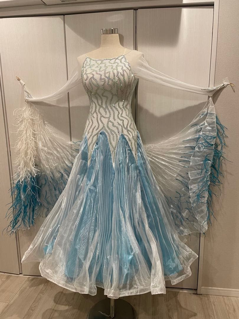 社交ダンス用ドレス 青と白のグラデーション