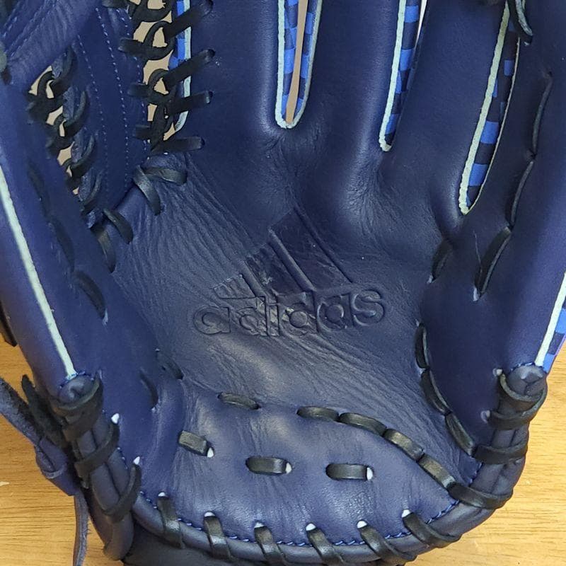 アディダス チェッカーブルー 人気チェッカー柄レザー使用 美品 軟式グローブ