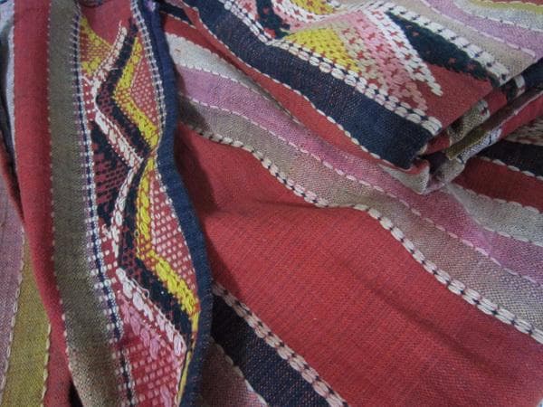 ★ラオスの刺繍布　100年前の古布　11　浮き織り　絣　アンティーク