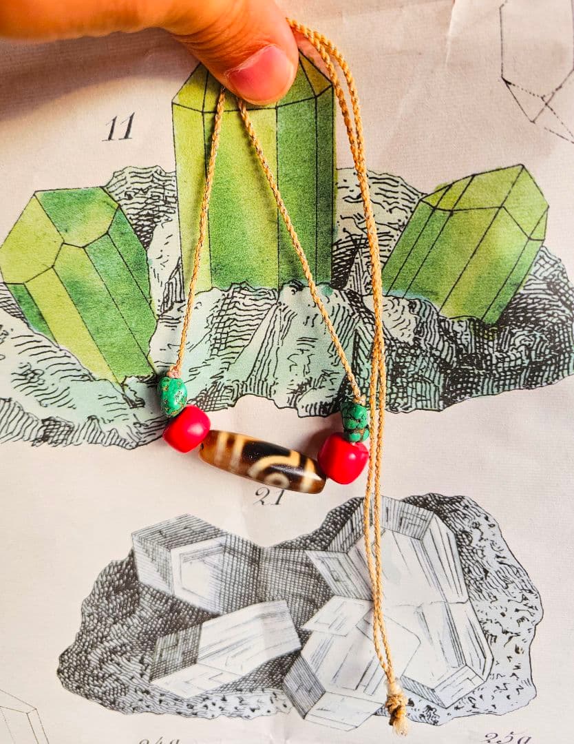 dZi beads(二眼) ネックレス