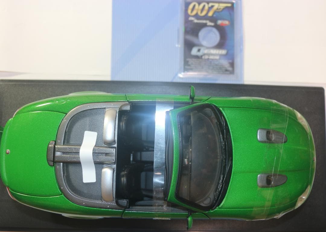 007ボンドカー　ジャガーXKRロードスター１／１８ （ダイ・アナザー・デー
