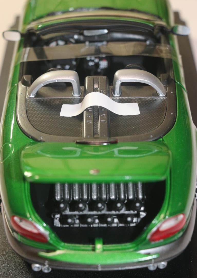 007ボンドカー　ジャガーXKRロードスター１／１８ （ダイ・アナザー・デー