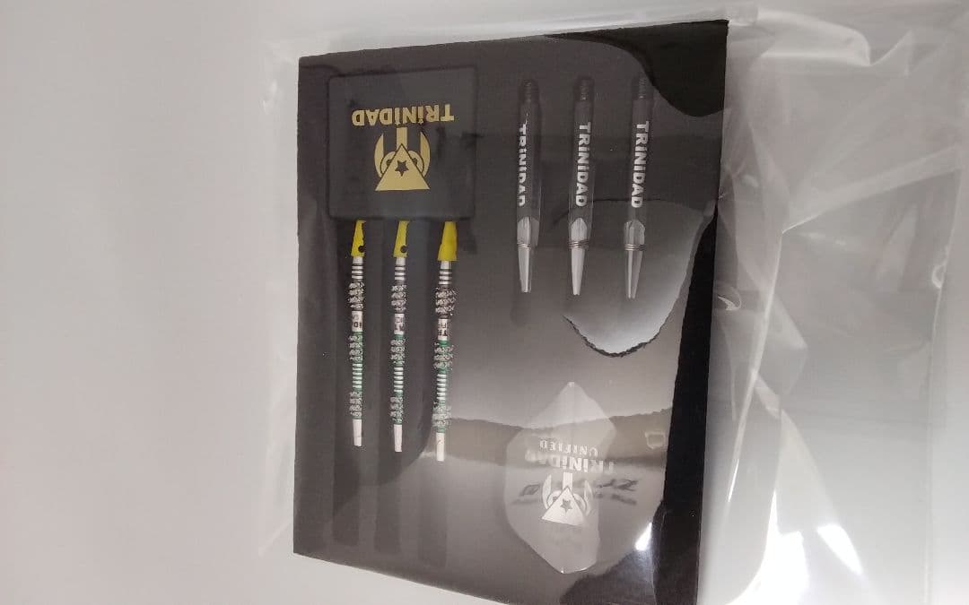 ん*。様 ヒット作!リカルド×レイジー!コラボ!極美品ダーツセット22gパッケー