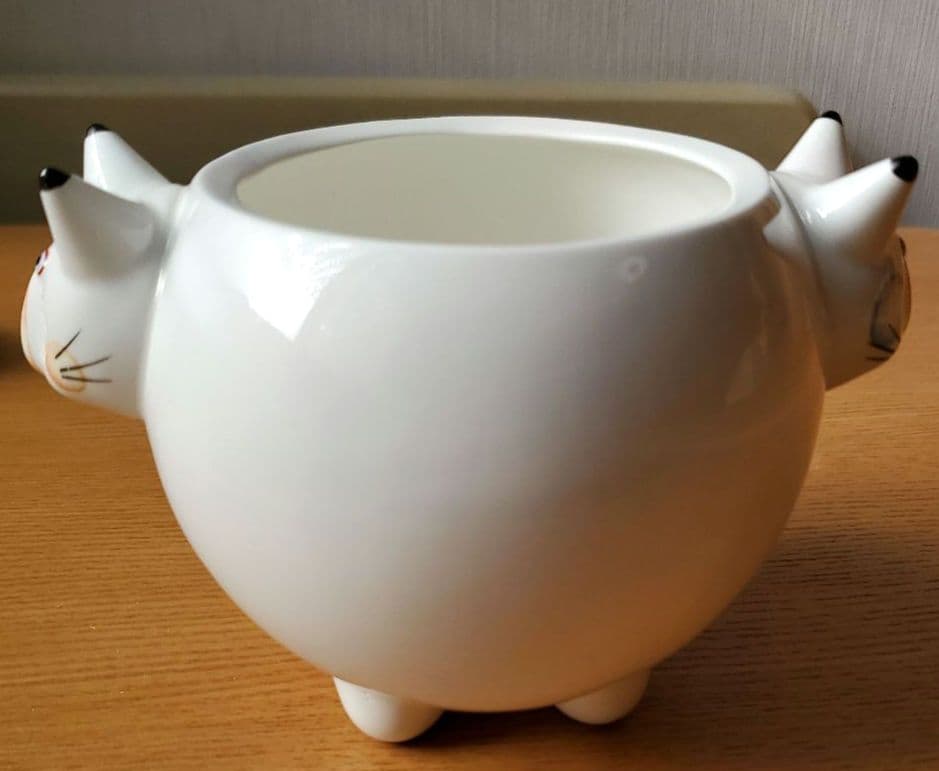 ２匹のネコの置物 美品