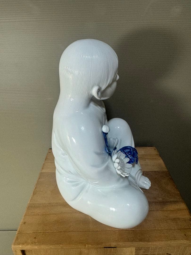 2613希少　人間国宝　十三代　酒井田柿右衛門　「太白菊童子　彫」　置物　未使用