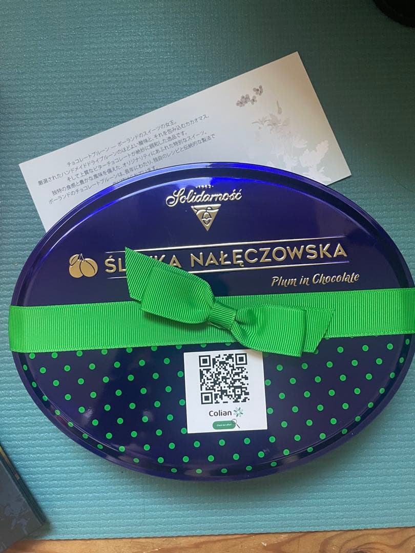 万博のポーランドのパビリオンのVIPのギフト 本とスイーツ